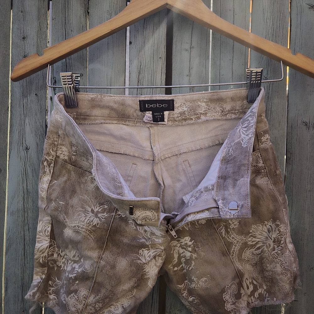Bebe Metallic Floral Distressed Hem Shorts Size 2 Made in USA